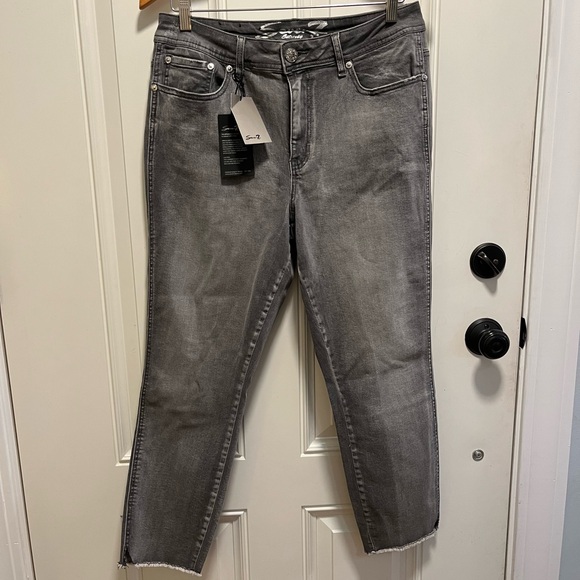KUT “MIA” Toothpick Skinny Jeans, SZ 10 stretchy, mid-rise, scrape distress - Picture 11 of 12